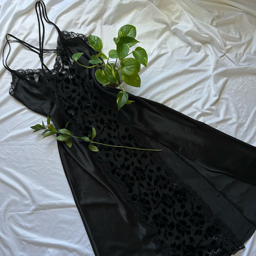 Black long lace slip dress sheer in the middle with flower design 🖤